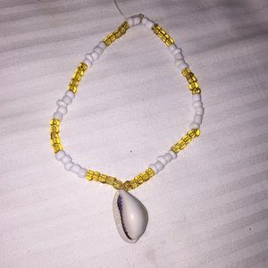 White and gold with seashell in the middle anklet.